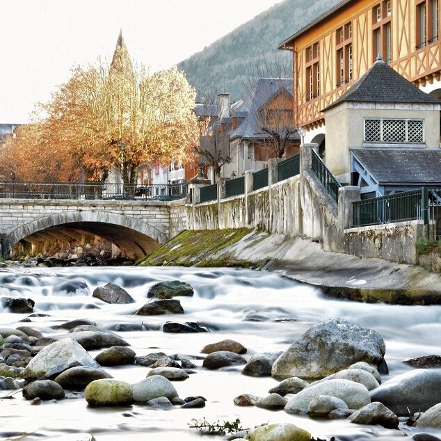 Mieux qu’une agence immo Arreau, la Clé des Pyrénées est votre partenaire de confiance dans les Hautes-Pyrénées. En tant qu'agent immobilier Arreau, nous vous accompagnons dans tous vos projets immo Arreau avec expertise et professionnalisme. Faites confiance à notre équipe d'experts pour une expérience immobilière sans stress.
